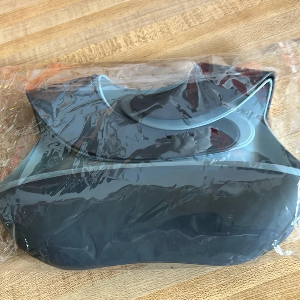 New 2 pack Soft Adjustable Silicone Bibs For Babies